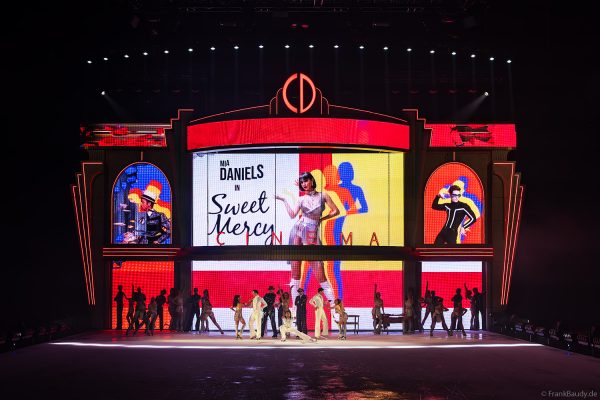 HOLIDAY ON ICE präsentiert mit CINEMA OF DREAMS großes Kino auf dem Eis