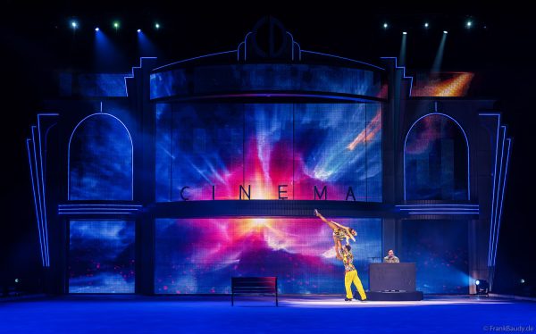 Max Giesinger sorgt in CINEMA OF DREAMS bei HOLIDAY ON ICE für Gänsehautmomente