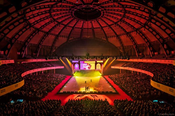 CINEMA OF DREAMS zeigt in Frankfurt aufwendige Bühnenbilder, Choreografien und faszinierende Eis-Performance