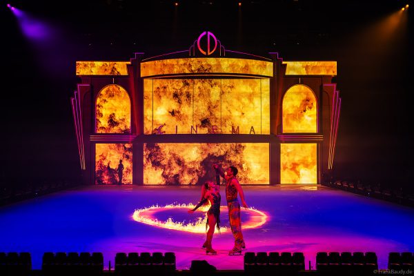 Große Gefühle mit Flammen auf dem Eis bei Cinema of Dreams