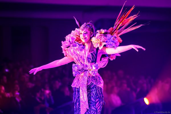 CINEMA OF DREAMS – cineastische Szenen und opulente Kostüme auf der Eisfläche