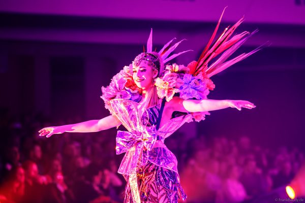 CINEMA OF DREAMS – cineastische Szenen und opulente Kostüme auf der Eisfläche