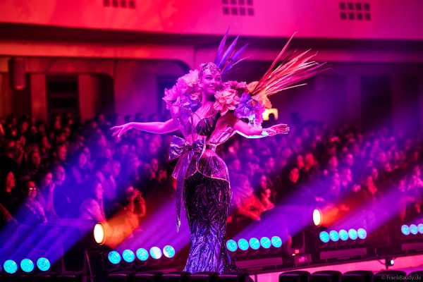 CINEMA OF DREAMS – cineastische Szenen und opulente Kostüme auf der Eisfläche