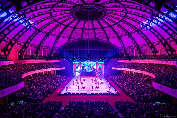 HOLIDAY ON ICE präsentiert mit CINEMA OF DREAMS großes Kino auf dem Eis