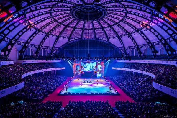 HOLIDAY ON ICE präsentiert mit CINEMA OF DREAMS großes Kino auf dem Eis