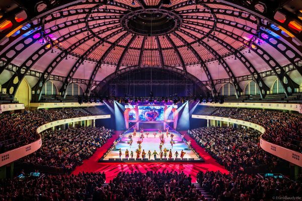 Max Giesinger beim Finale von Cinema of Dreams in der Frankfurter Festhalle