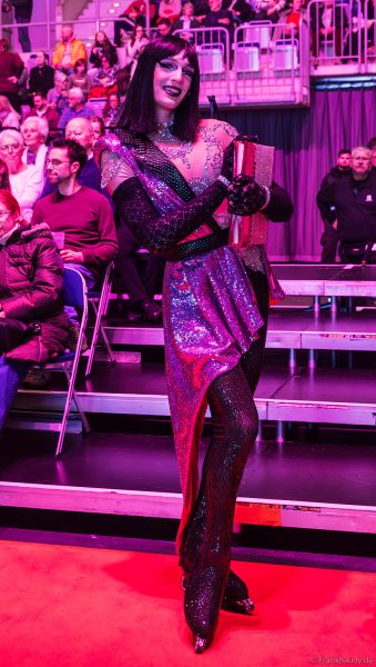 Kurz vor der Show Cinema of Dreams bei HOLIDAY ON ICE