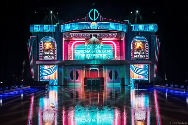HOLIDAY ON ICE präsentiert mit CINEMA OF DREAMS großes Kino auf dem Eis