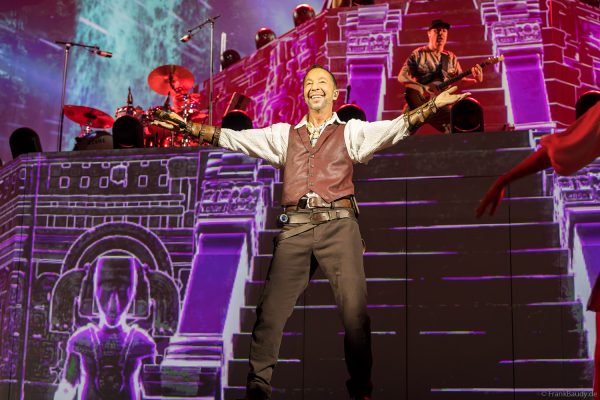 DJ BoBo – The Great Adventure Weltpremiere mit beeindruckender Live-Show, Licht- und Bühneneffekten