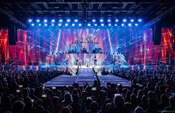 DJ BoBo – The Great Adventure Weltpremiere mit beeindruckender Live-Show, Licht- und Bühneneffekten