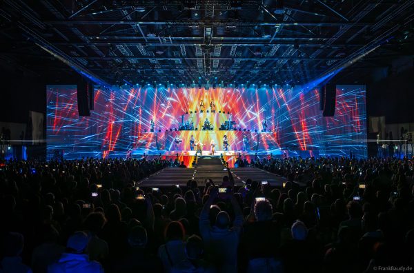 DJ BoBo – The Great Adventure Weltpremiere mit beeindruckender Live-Show, Licht- und Bühneneffekten