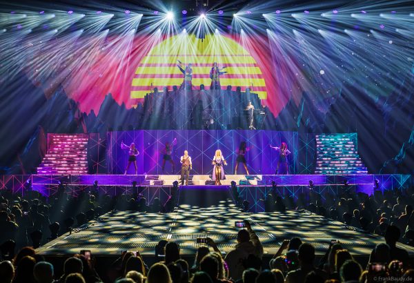 DJ BoBo – The Great Adventure Weltpremiere mit beeindruckender Live-Show, Licht- und Bühneneffekten