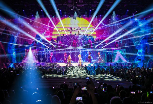 DJ BoBo – The Great Adventure Weltpremiere mit beeindruckender Live-Show, Licht- und Bühneneffekten