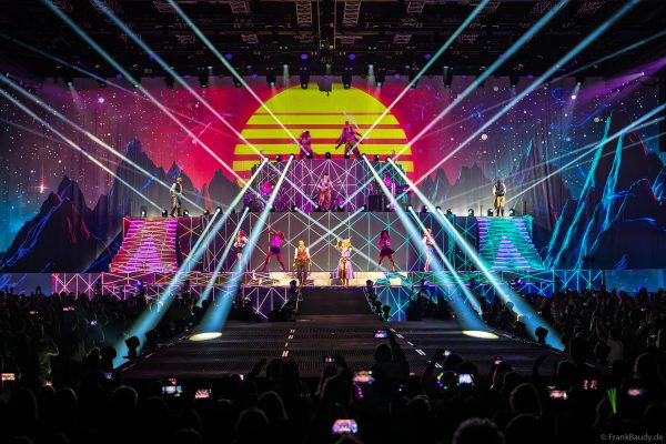 DJ BoBo – The Great Adventure Weltpremiere mit beeindruckender Live-Show, Licht- und Bühneneffekten