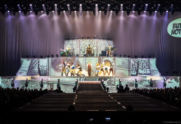 DJ BoBo – The Great Adventure Weltpremiere mit beeindruckender Live-Show, Licht- und Bühneneffekten