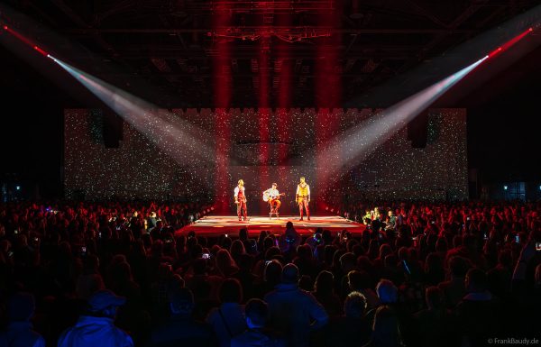 DJ BoBo, Andreas Sigrist und Jesse Ritch beim Konzert von DJ BoBo – THE GREAT ADVENTURE im Europa-Park