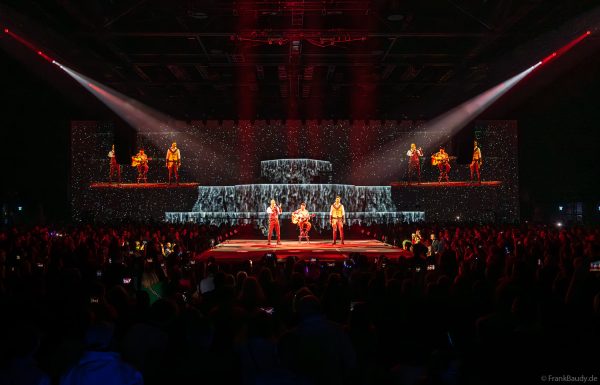 DJ BoBo, Andreas Sigrist und Jesse Ritch beim Konzert von DJ BoBo – THE GREAT ADVENTURE im Europa-Park