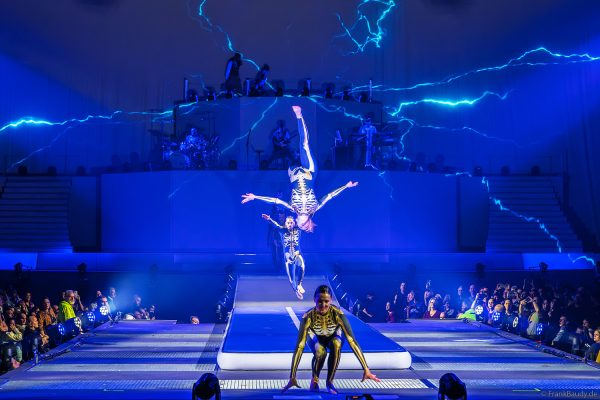 Turner bei kraftvoller Performance beim Konzert von DJ BoBo – THE GREAT ADVENTURE im Europa-Park