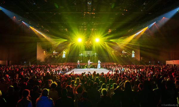 Kate Matl, DJ BoBo und Nancy Baumann bei der neuen Show THE GREAT ADVENTURE