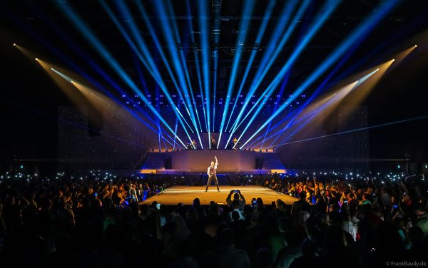 DJ BoBo – The Great Adventure Weltpremiere mit beeindruckender Live-Show, Licht- und Bühneneffekten