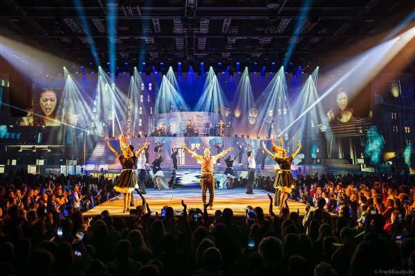 Auftritt der jungen Talente aus der TALENT ACADEMY Europa-Park beim Konzert von DJ BoBo – The Great Adventure