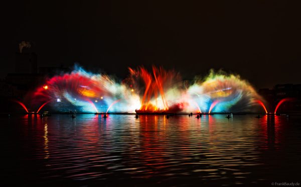 Multimedia Wassershow mit Lichtshow und Projektionen beim CroisiEurope Jubiläum in Straßburg