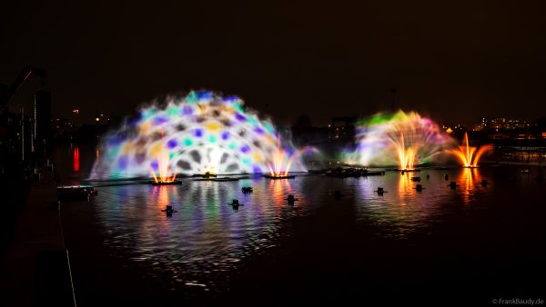 Animierte Water Screens und farbenreiche Effekte bei der Jubiläumsshow von CroisiEurope in Straßburg