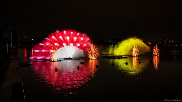 Multimedia Wassershow mit Lichtshow und Projektionen beim CroisiEurope Jubiläum in Straßburg