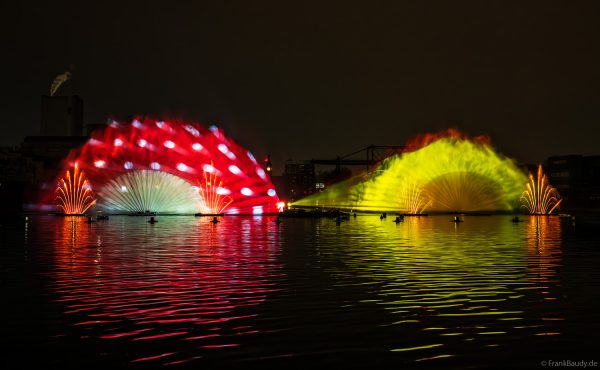 Multimedia Wassershow mit Lichtshow und Projektionen beim CroisiEurope Jubiläum in Straßburg