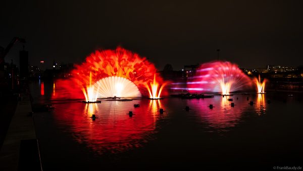 Multimedia Wassershow mit Lichtshow und Projektionen beim CroisiEurope Jubiläum in Straßburg