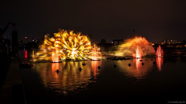 Multimedia Wassershow mit Lichtshow und Projektionen beim CroisiEurope Jubiläum in Straßburg