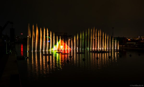 Animierte Water Screens und farbenreiche Effekte bei der Jubiläumsshow von CroisiEurope in Straßburg