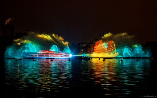 Animierte Water Screens und farbenreiche Effekte bei der Jubiläumsshow von CroisiEurope in Straßburg