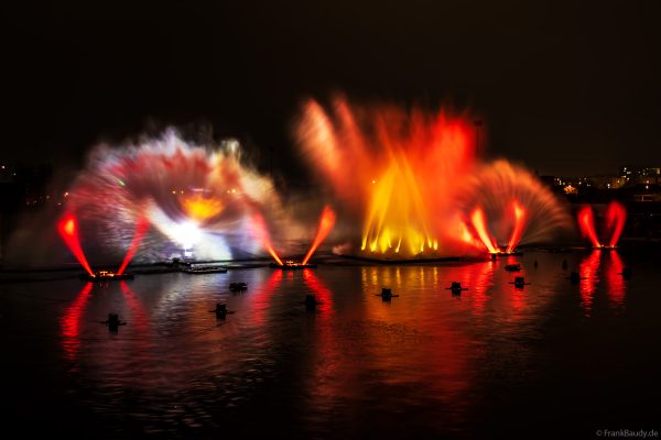 Multimedia Wassershow mit Lichtshow und Projektionen beim CroisiEurope Jubiläum in Straßburg