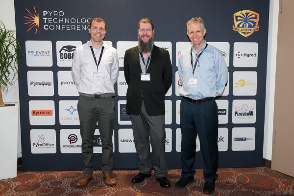 Pyro Technology Conference 2026 – Besucher & Gäste an der Logowand
