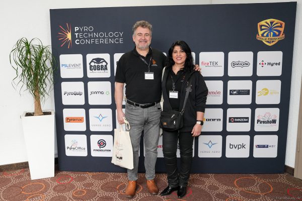 Pyro Technology Conference 2026 – Besucher & Gäste an der Logowand