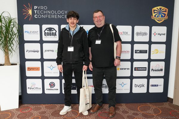 Pyro Technology Conference 2026 – Besucher & Gäste an der Logowand
