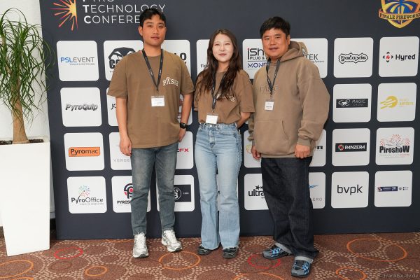 Pyro Technology Conference 2026 – Besucher & Gäste an der Logowand