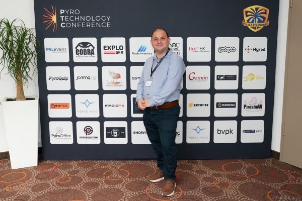 Pyro Technology Conference 2026 – Besucher & Gäste an der Logowand