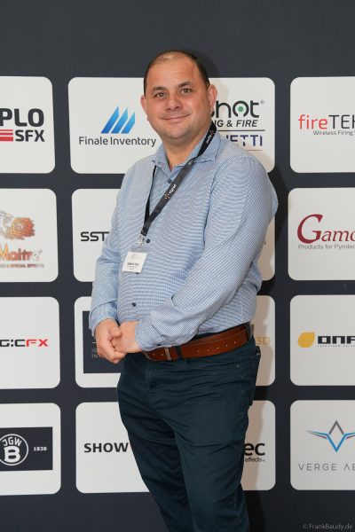 Pyro Technology Conference 2026 – Besucher & Gäste an der Logowand