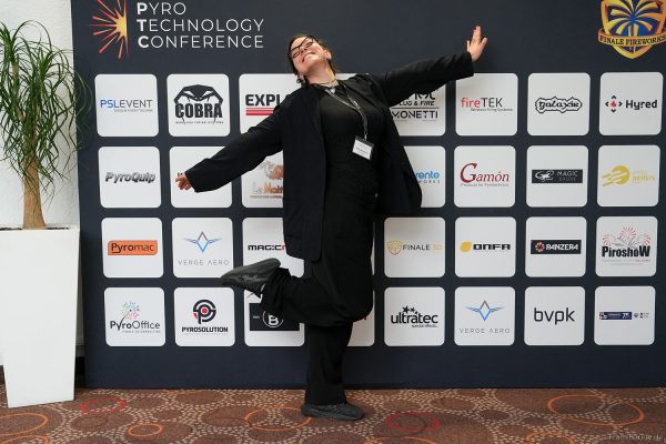 Pyro Technology Conference 2026 – Besucher & Gäste an der Logowand