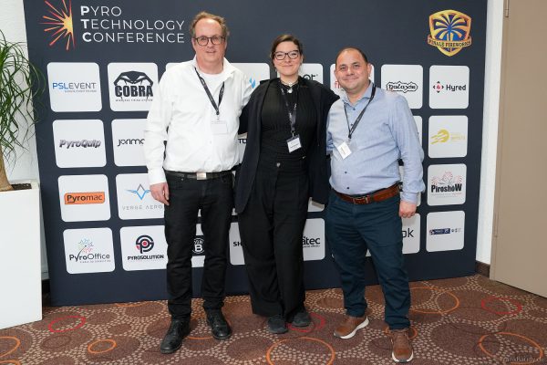 Pyro Technology Conference 2026 – Besucher & Gäste an der Logowand