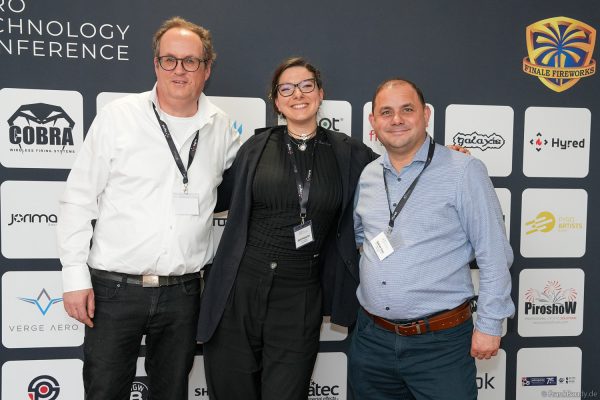 Pyro Technology Conference 2026 – Besucher & Gäste an der Logowand