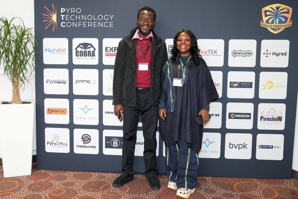 Pyro Technology Conference 2026 – Besucher & Gäste an der Logowand