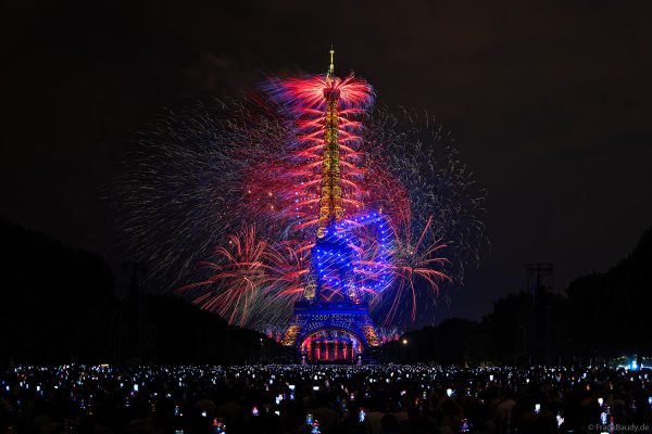 Große Feuerwerks- und Drohnenshow über Paris zum französischen Nationalfeiertag 2026