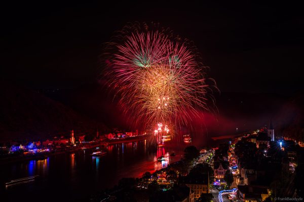 Feuerwerk über dem Rhein bei St. Goar und St. Goarshausen