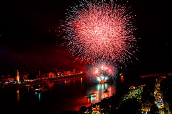 Rhein in Flammen 2026 mit Feuerwerk über dem Rhein