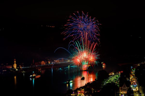 Rhein in Flammen 2026 mit Feuerwerk über dem Rhein