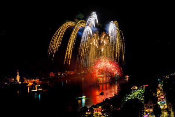 Rhein in Flammen 2026 mit Feuerwerk über dem Rhein