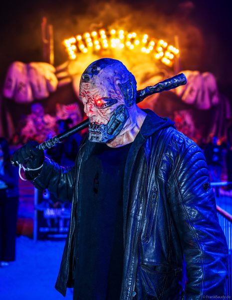 Schaurige Gestalten auf dem Festivalgelände von TRAUMATICA